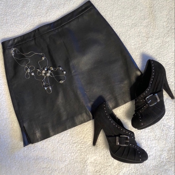 BCBGMaxAzria Dresses & Skirts - BCBGMaxAzria Black Leather Mini Skirt EUC